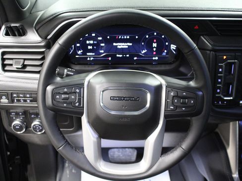 Used 2024 GMC Yukon XL Denali image 18