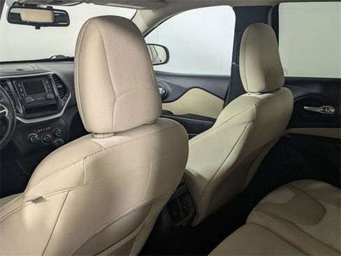 Used 2016 Jeep Cherokee Sport image 23