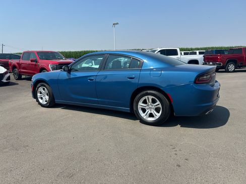 Used 2021 Dodge Charger SXT w/ Leather Interior Group RWD image 4