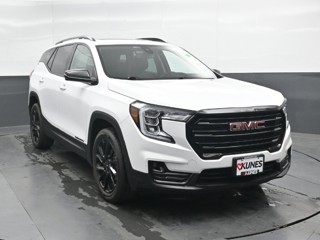 Used 2024 GMC Terrain SLT w/ Elevation Edition AWD/4WD image 4