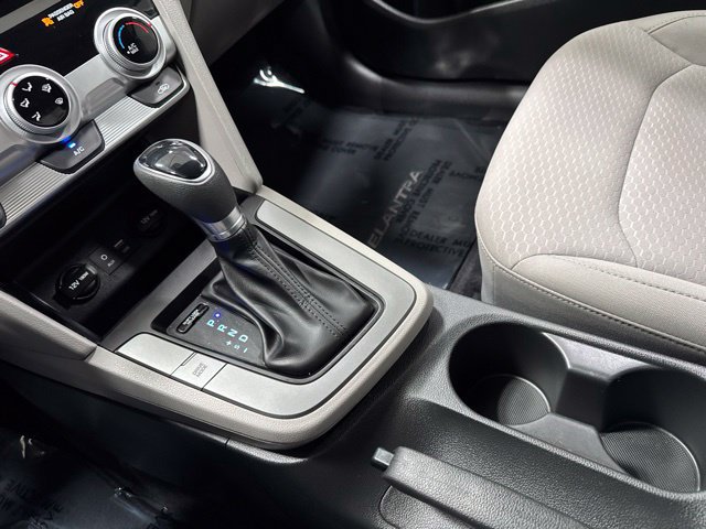 Used 2019 Hyundai Elantra SE FWD image 17