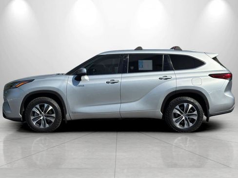 Used 2020 Toyota Highlander XLE AWD/4WD image 5