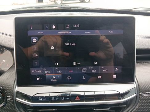 Used 2022 Jeep Compass Latitude FWD image 30
