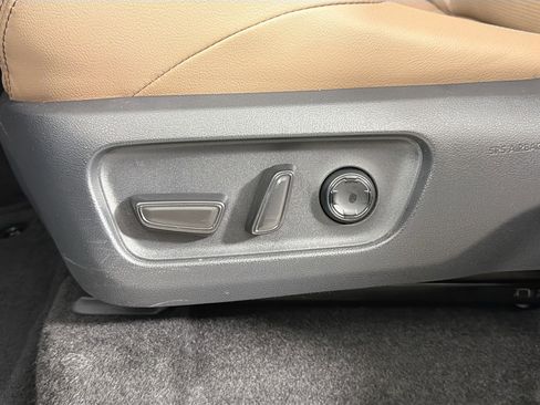 Used 2025 Toyota 4Runner Limited image 19