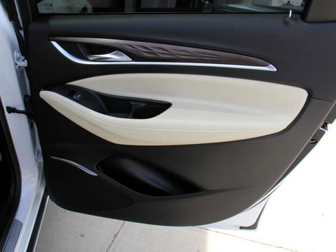 Used 2023 Buick Enclave Avenir w/ Avenir Technology Package image 31