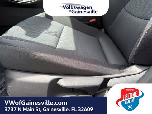 Used 2025 Toyota Prius LE FWD image 17