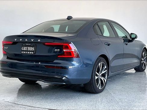Used 2025 Volvo S60 B5 Core FWD image 2