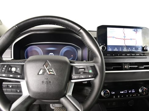 Used 2025 Mitsubishi Outlander SE AWD/4WD image 16