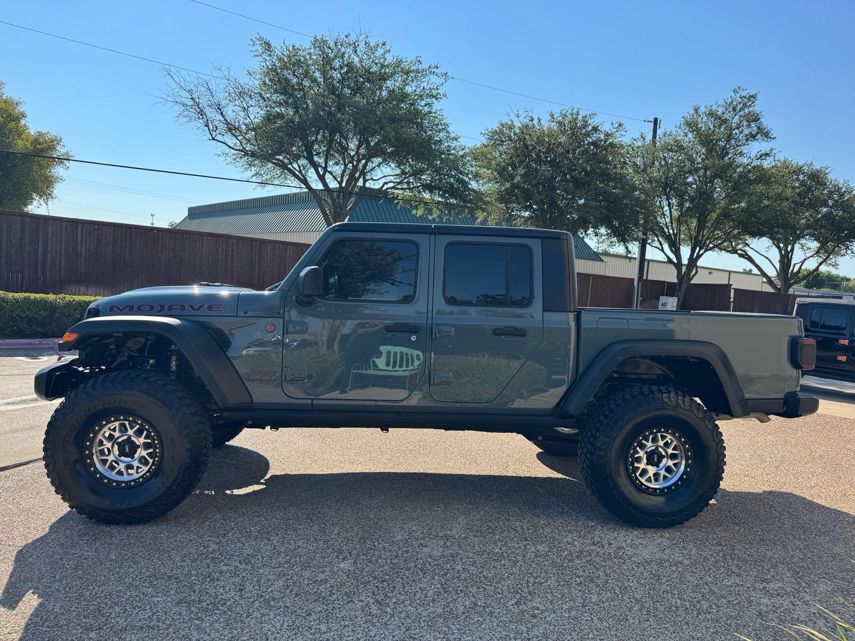 Used 2024 Jeep Gladiator Mojave w/ Safety Group AWD/4WD image 5