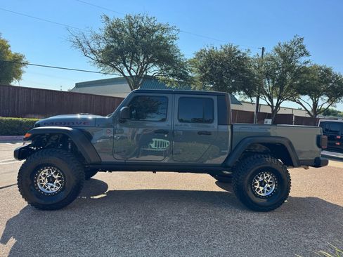 Used 2024 Jeep Gladiator Mojave w/ Safety Group AWD/4WD image 5