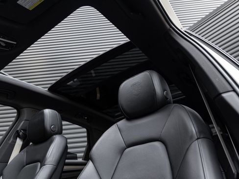 Certified 2023 Porsche Cayenne Platinum Edition AWD/4WD image 14