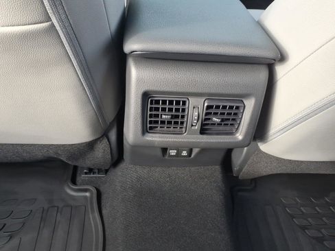 Used 2025 Toyota Camry SE image 12