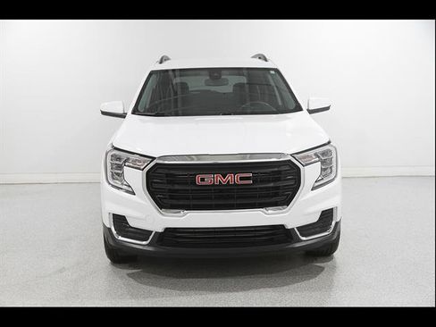 Used 2023 GMC Terrain SLE w/ Driver Convenience Package FWD image 2