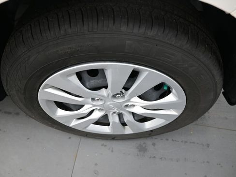 Used 2023 Kia Soul LX FWD image 9