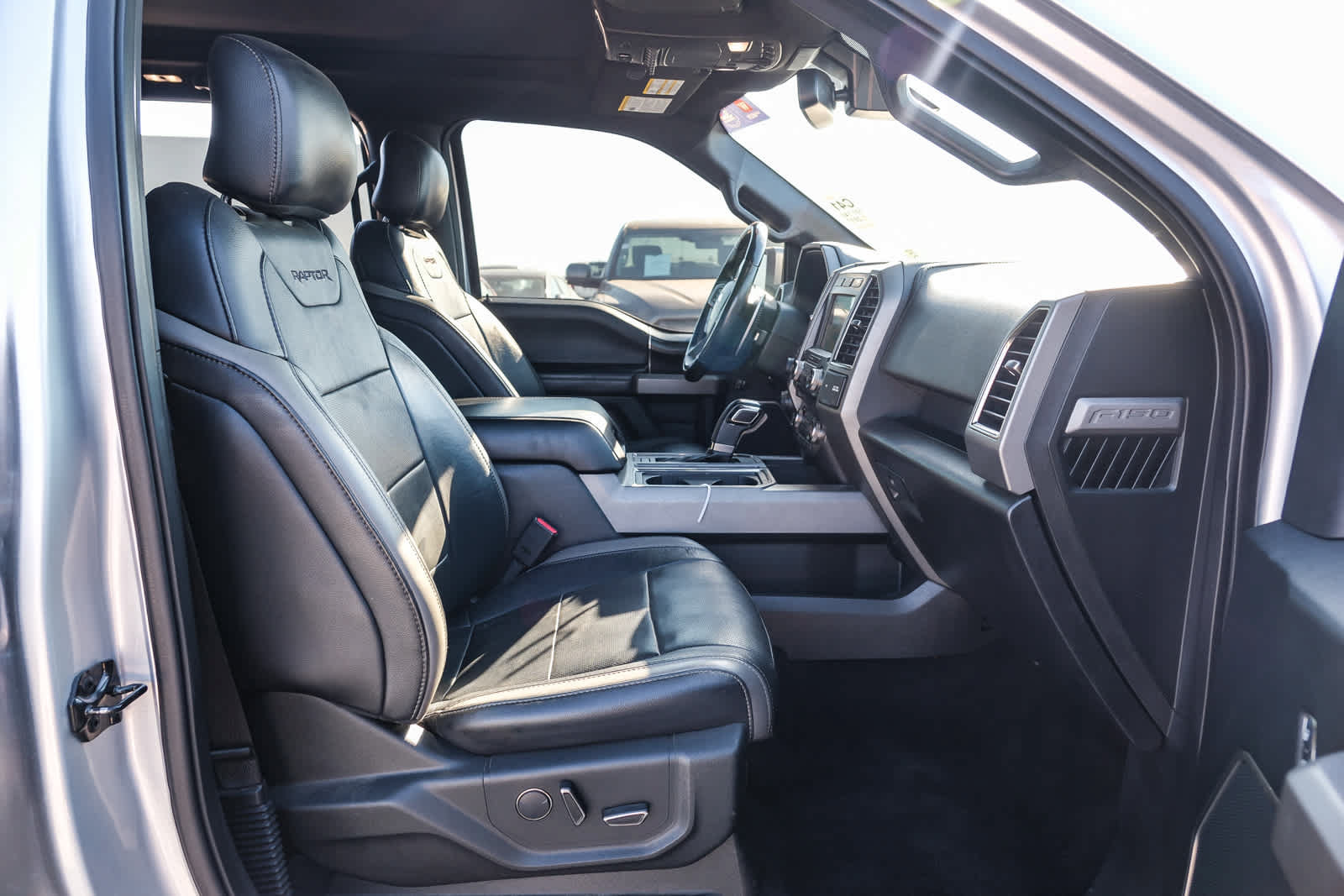Used 2017 Ford F150 Raptor w/ Equipment Group 802A Luxury AWD/4WD image 18