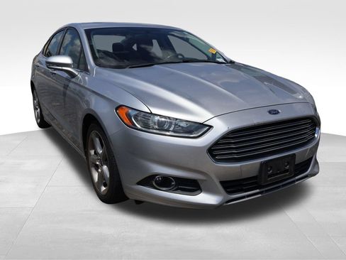 Used 2014 Ford Fusion SE w/ Equipment Group 201A FWD image 9