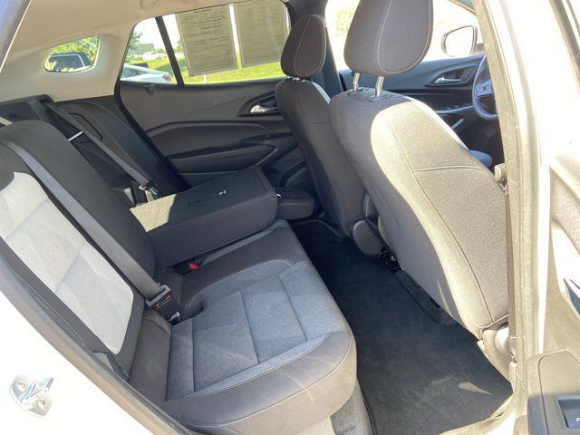 Used 2025 Chevrolet Trax LS w/ LS Convenience Package FWD image 14