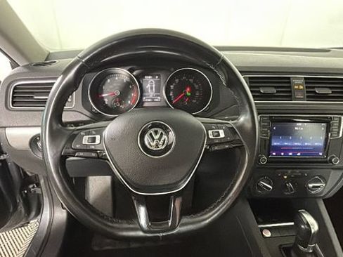 Used 2017 Volkswagen Jetta SE FWD image 14
