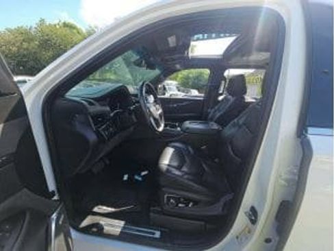 Used 2018 Cadillac Escalade ESV Platinum RWD image 4