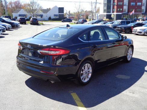 Used 2020 Ford Fusion SE FWD image 16