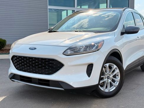 Used 2022 Ford Escape SE w/ Convenience Package FWD image 4
