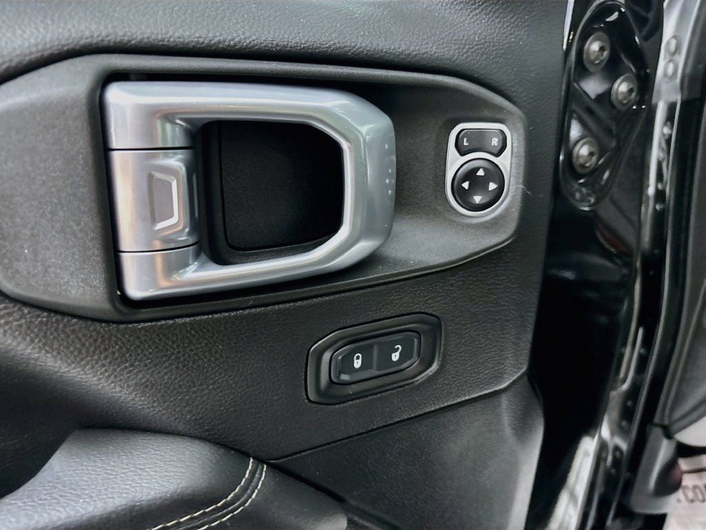 Used 2020 Jeep Wrangler Unlimited Sahara w/ LED Lighting Group AWD/4WD image 18