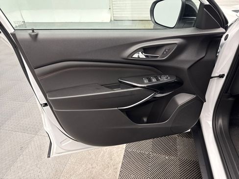 New 2025 Chevrolet Trax RS image 13