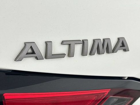 Used 2024 Nissan Altima 2.5 SR FWD image 26