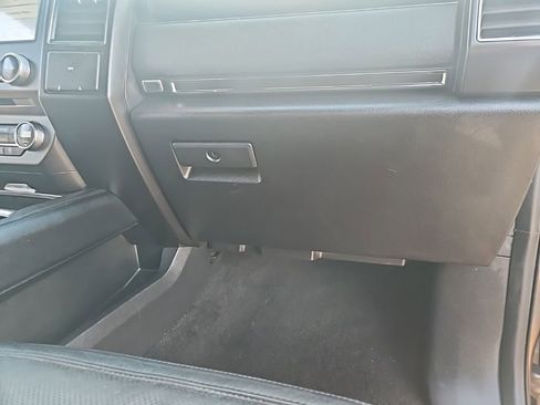 Used 2018 Ford Expedition Limited image 28