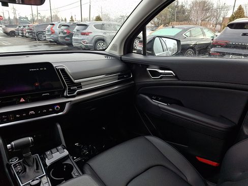 Used 2024 Kia Sportage EX image 16