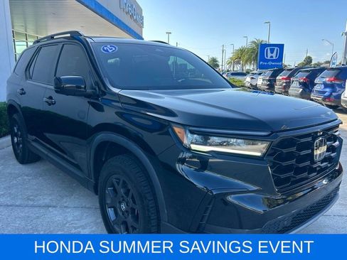 Used 2025 Honda Pilot TrailSport image 3