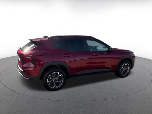 Used 2025 Chevrolet Trax LT w/ LT Convenience Package FWD image 10
