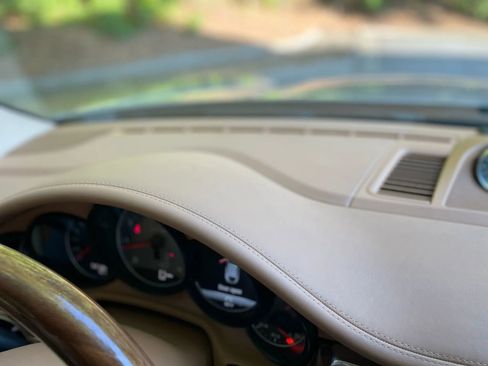 Used 2016 Porsche Panamera S image 36