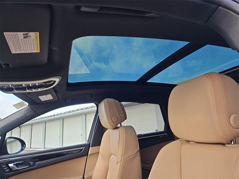 New 2026 Porsche Macan image 12