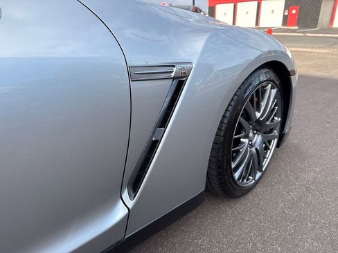 Used 2009 Nissan GT-R Premium image 11
