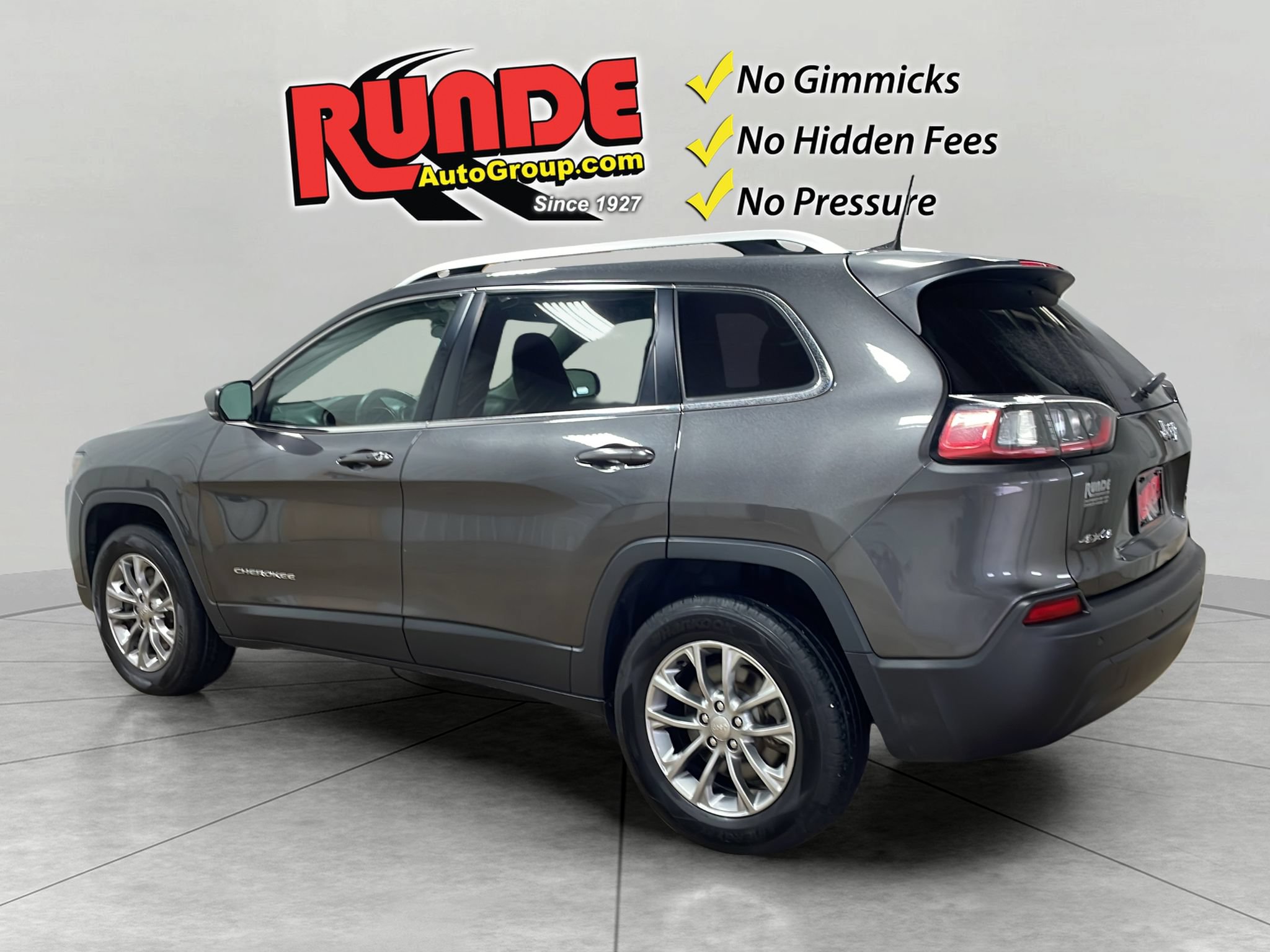 Used 2019 Jeep Cherokee Latitude Plus w/ Cold Weather Group AWD/4WD image 4