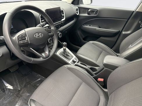 Used 2023 Hyundai Venue Limited image 10