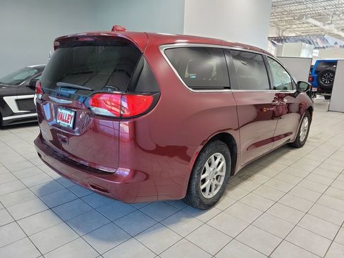 Used 2018 Chrysler Pacifica LX image 6