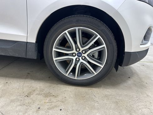 Used 2019 Ford Edge Titanium w/ Cold Weather Package AWD/4WD image 13