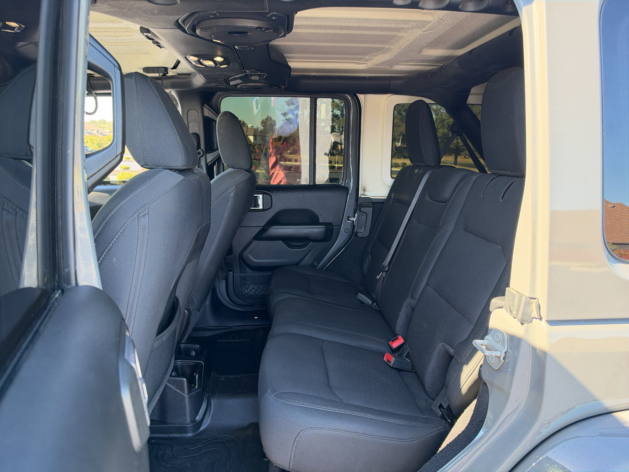 Used 2020 Jeep Wrangler Unlimited Sahara w/ LED Lighting Group AWD/4WD image 14