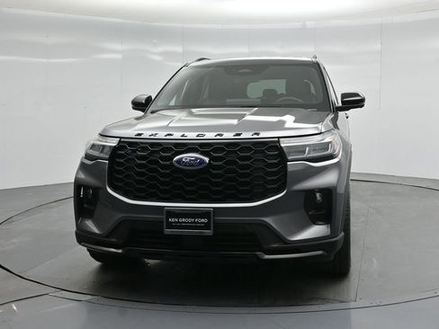 Used 2025 Ford Explorer ST-Line w/ ST-Line Street Pack AWD/4WD image 57