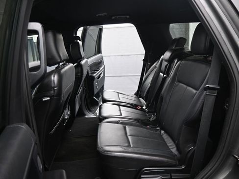 Certified 2018 Ford Expedition XLT w/ Equipment Group 202A image 6