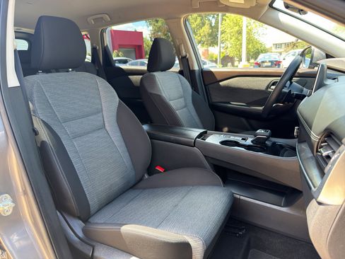 Used 2023 Nissan Rogue SV FWD image 21
