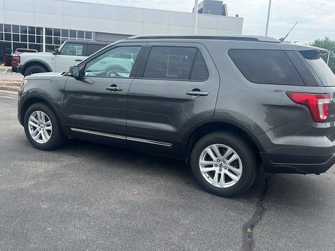 Used 2018 Ford Explorer XLT w/ Equipment Group 202A AWD/4WD image 9