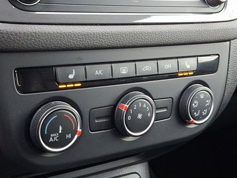 Used 2016 Volkswagen Tiguan S image 15