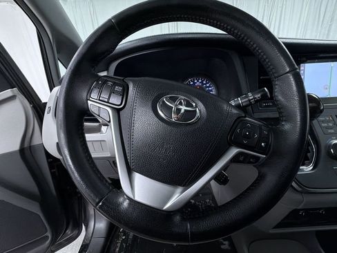Used 2019 Toyota Sienna XLE Premium image 29