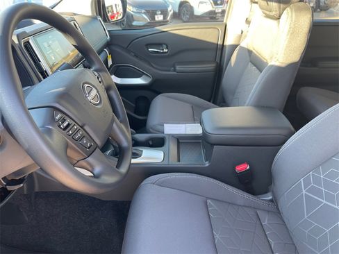 New 2025 Nissan Frontier SV w/ SV Convenience Package image 18