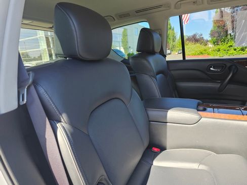Used 2018 INFINITI QX80 4WD w/ Driver Assistance Package image 16