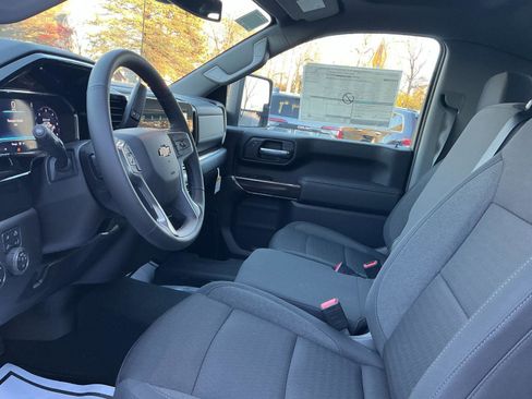 New 2025 Chevrolet Silverado 3500 LT image 10