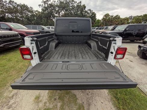 New 2025 Jeep Gladiator Sport image 11